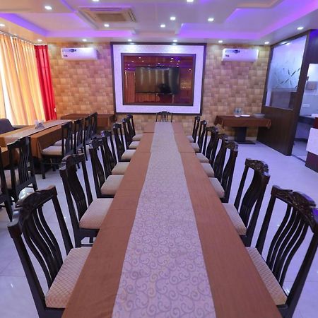 Hotel Sahib'S Red Carpet - Family & Corporate Hotel Chain アーグラ エクステリア 写真