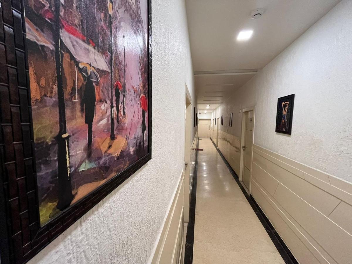 Hotel Sahib'S Red Carpet - Family & Corporate Hotel Chain アーグラ エクステリア 写真