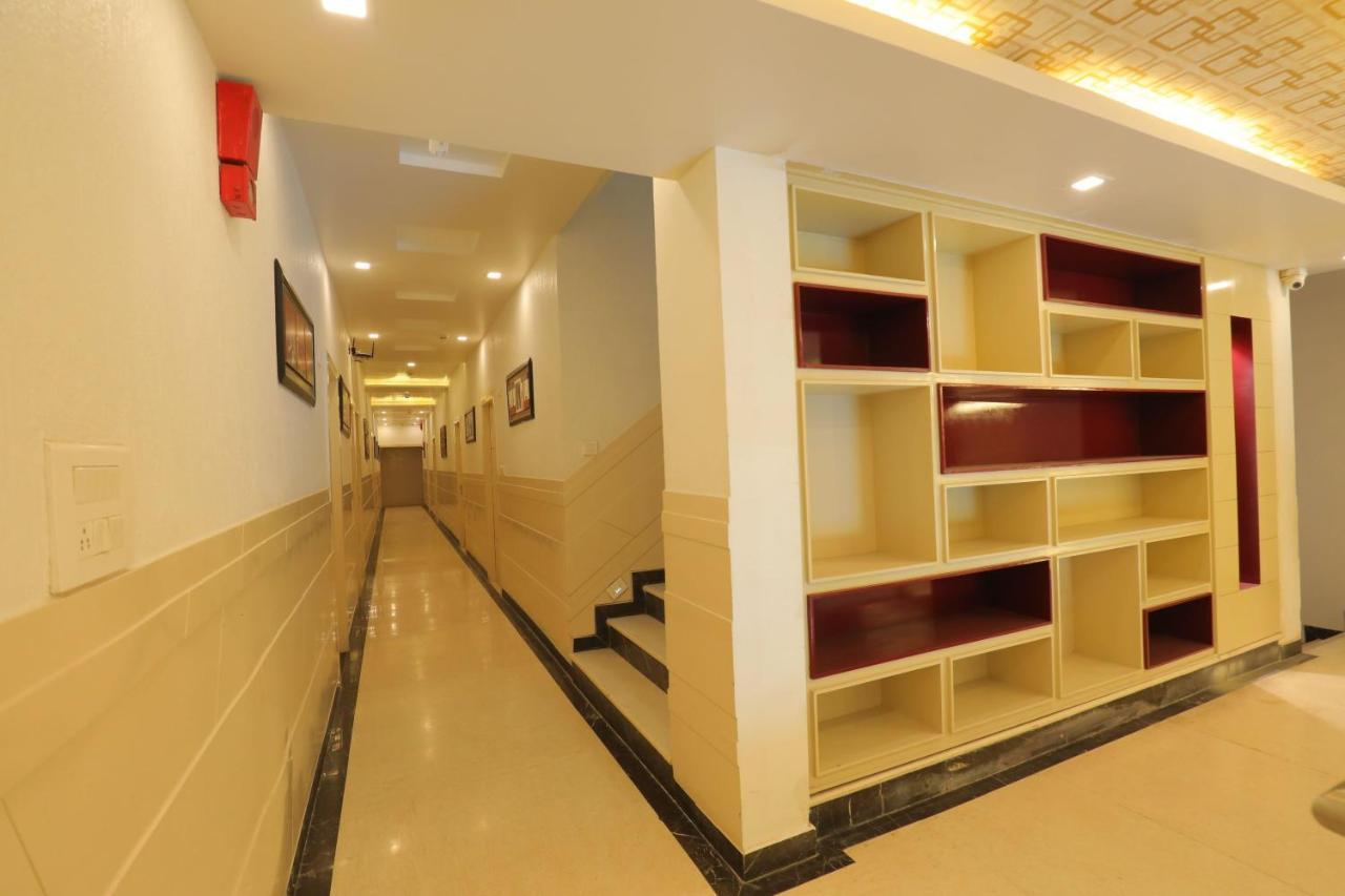 Hotel Sahib'S Red Carpet - Family & Corporate Hotel Chain アーグラ エクステリア 写真