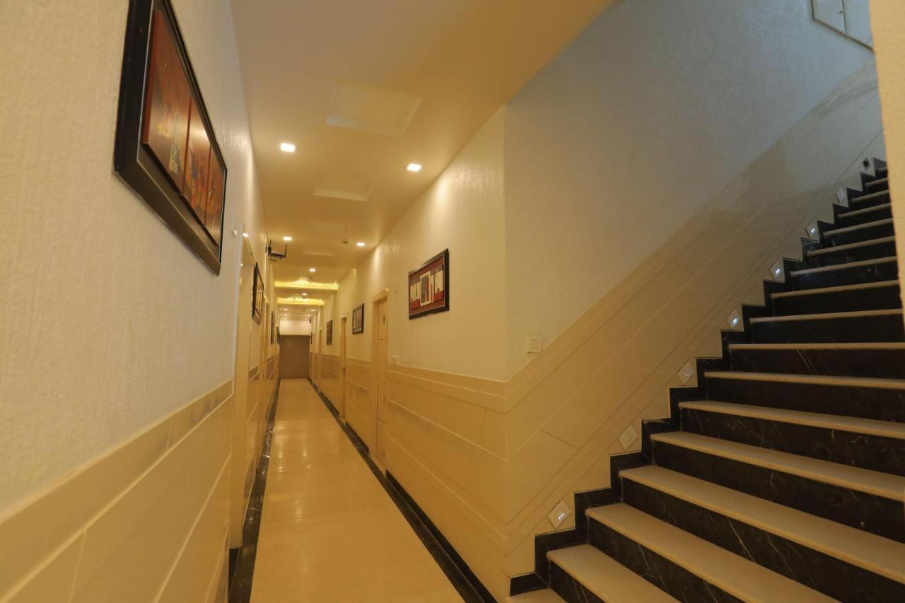 Hotel Sahib'S Red Carpet - Family & Corporate Hotel Chain アーグラ エクステリア 写真