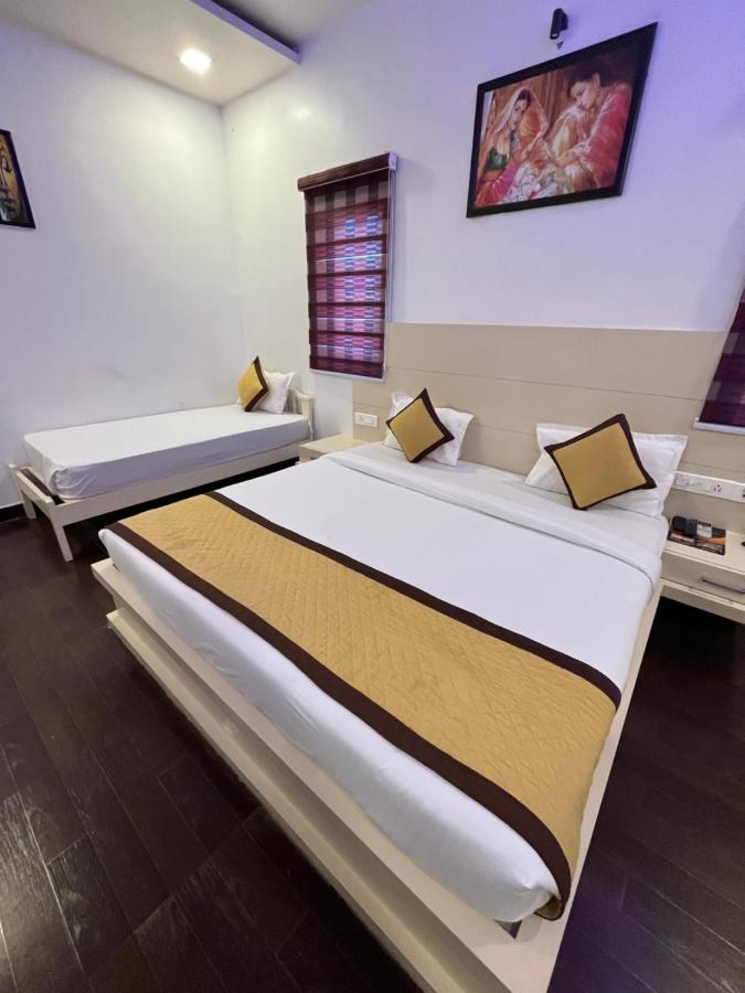 Hotel Sahib'S Red Carpet - Family & Corporate Hotel Chain アーグラ エクステリア 写真